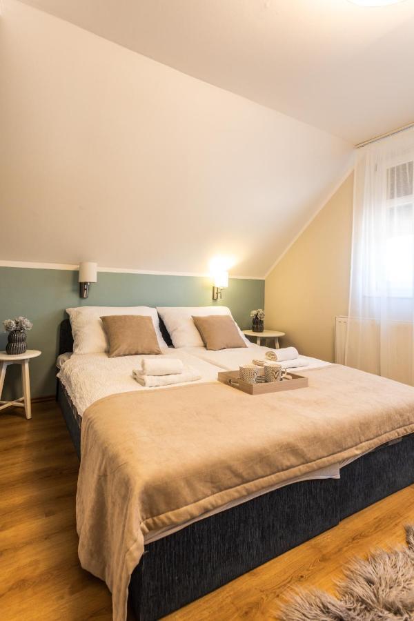 빌라니 Kikerics Vendeghaz B&B 외부 사진